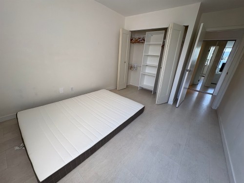502-1737 Duchess Avenue, West Vancouver, BC - Indoor Photo Showing Bedroom