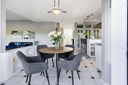 212 Sea Avenue N, Burnaby, BC - Indoor Photo Showing Dining Room