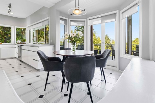 212 Sea Avenue N, Burnaby, BC - Indoor Photo Showing Dining Room