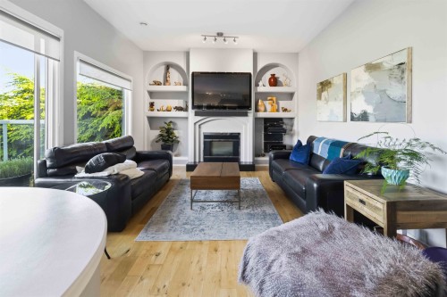 212 Sea Avenue N, Burnaby, BC - Indoor Photo Showing Living Room With Fireplace