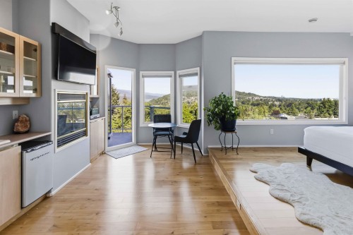 212 Sea Avenue N, Burnaby, BC - Indoor