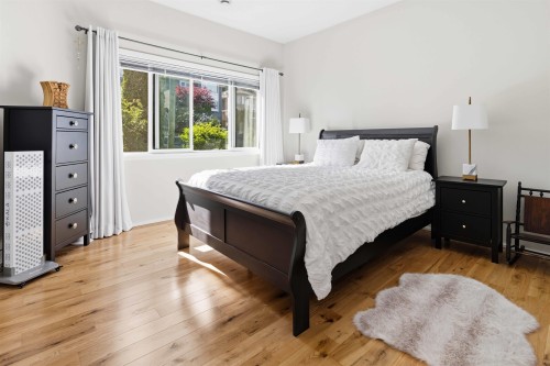 212 Sea Avenue N, Burnaby, BC - Indoor Photo Showing Bedroom