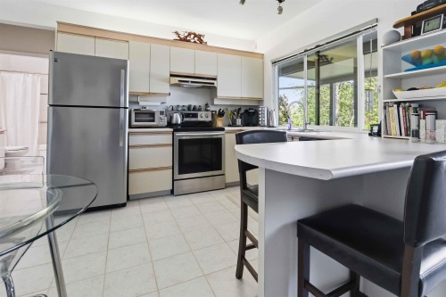 212 Sea Avenue N, Burnaby, BC - Indoor Photo Showing Kitchen
