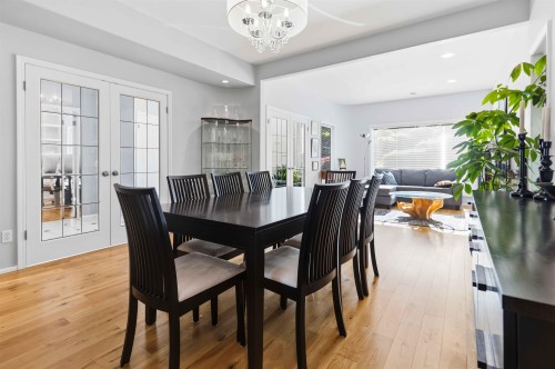 212 Sea Avenue N, Burnaby, BC - Indoor Photo Showing Dining Room