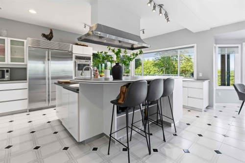 212 Sea Avenue N, Burnaby, BC - Indoor Photo Showing Kitchen