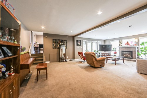 10340 Bamberton Drive, Richmond, BC - Indoor With Fireplace