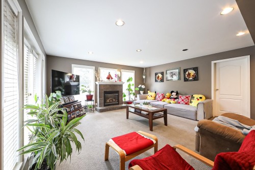 10340 Bamberton Drive, Richmond, BC - Indoor Photo Showing Living Room With Fireplace