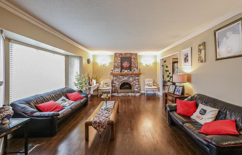 10340 Bamberton Drive, Richmond, BC - Indoor Photo Showing Living Room With Fireplace