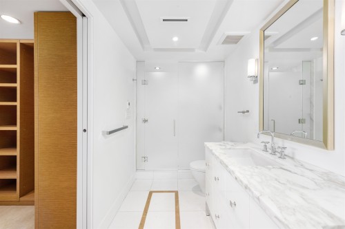 2301-667 Howe Street, Vancouver, BC - Indoor Photo Showing Bathroom