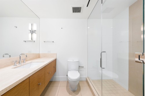 2301-667 Howe Street, Vancouver, BC - Indoor Photo Showing Bathroom