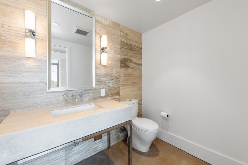 2301-667 Howe Street, Vancouver, BC - Indoor Photo Showing Bathroom
