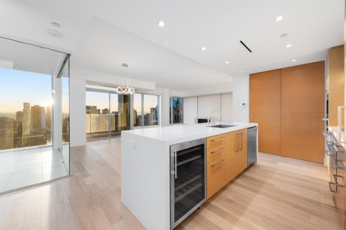 2301-667 Howe Street, Vancouver, BC - Indoor Photo Showing Kitchen