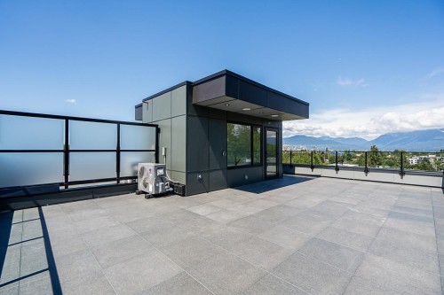 3-676 22Nd Avenue E, Vancouver, BC - Outdoor With Exterior