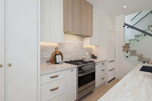 1-2815 Trinity Street, Vancouver, BC - Indoor Photo Showing Kitchen With Upgraded Kitchen