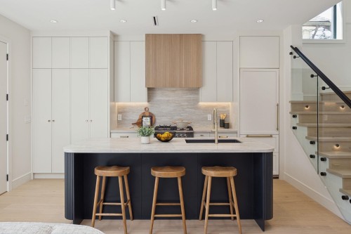 1-2815 Trinity Street, Vancouver, BC - Indoor Photo Showing Kitchen With Upgraded Kitchen