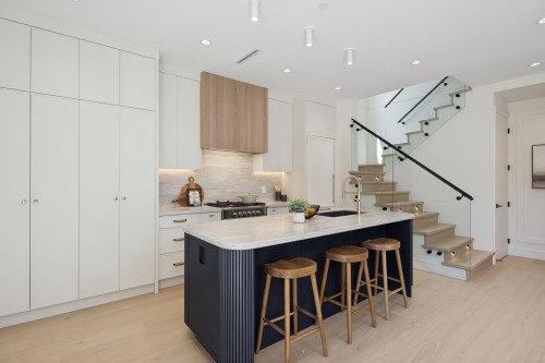 1-2815 Trinity Street, Vancouver, BC - Indoor Photo Showing Kitchen With Upgraded Kitchen