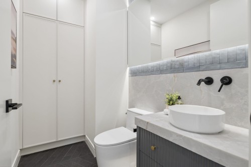 1-2815 Trinity Street, Vancouver, BC - Indoor Photo Showing Bathroom