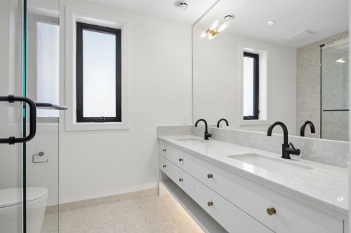 1-2815 Trinity Street, Vancouver, BC - Indoor Photo Showing Bathroom