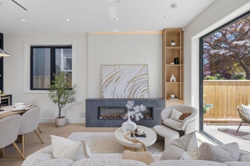 1-2815 Trinity Street, Vancouver, BC - Indoor Photo Showing Living Room With Fireplace