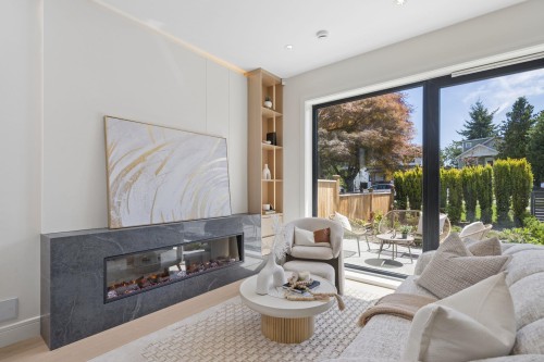 1-2815 Trinity Street, Vancouver, BC - Indoor Photo Showing Living Room With Fireplace