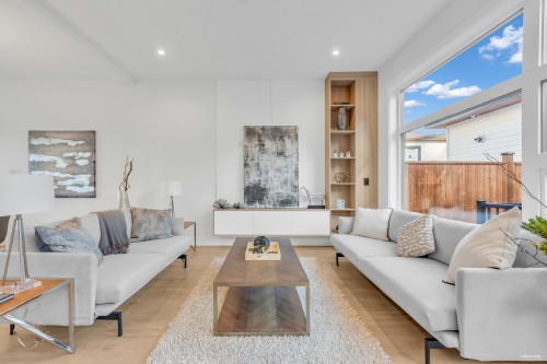 13618 232St Street, Maple Ridge, BC - Indoor Photo Showing Living Room