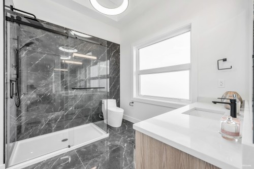 13618 232St Street, Maple Ridge, BC - Indoor Photo Showing Bathroom