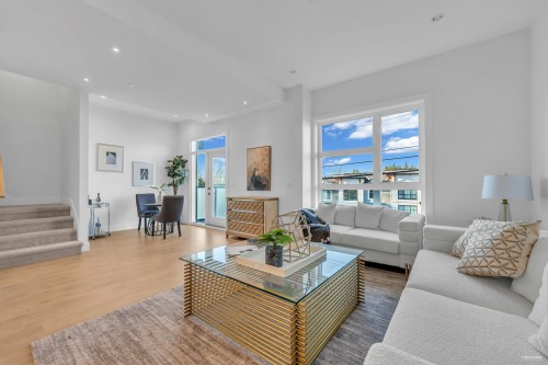 13618 232St Street, Maple Ridge, BC - Indoor Photo Showing Living Room