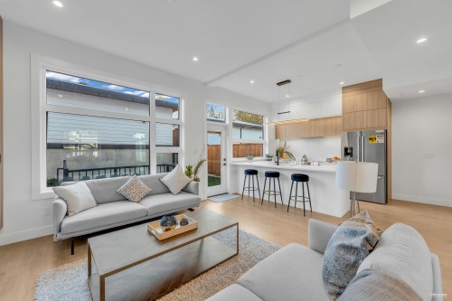 13618 232St Street, Maple Ridge, BC - Indoor Photo Showing Living Room