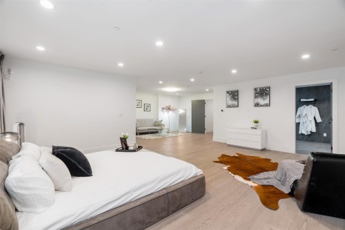 7490 No. 4 Road, Richmond, BC - Indoor