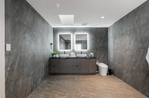 7490 No. 4 Road, Richmond, BC - Indoor Photo Showing Bathroom