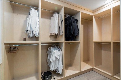 7490 No. 4 Road, Richmond, BC - Indoor With Storage