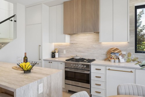 2-2815 Trinity Street, Vancouver, BC - Indoor Photo Showing Kitchen With Upgraded Kitchen