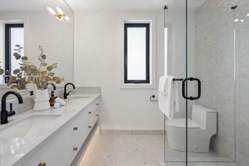 2-2815 Trinity Street, Vancouver, BC - Indoor Photo Showing Bathroom