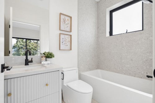 2-2815 Trinity Street, Vancouver, BC - Indoor Photo Showing Bathroom