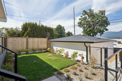 2-2815 Trinity Street, Vancouver, BC - Outdoor