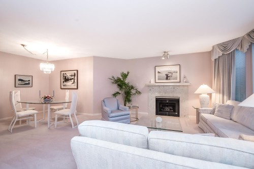 108-1675 Augusta Avenue, Burnaby, BC - Indoor Photo Showing Living Room With Fireplace