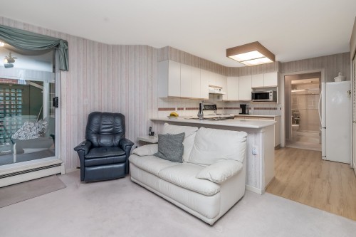 108-1675 Augusta Avenue, Burnaby, BC - Indoor