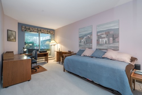 108-1675 Augusta Avenue, Burnaby, BC - Indoor Photo Showing Bedroom