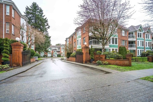 108-1675 Augusta Avenue, Burnaby, BC - Outdoor With Facade