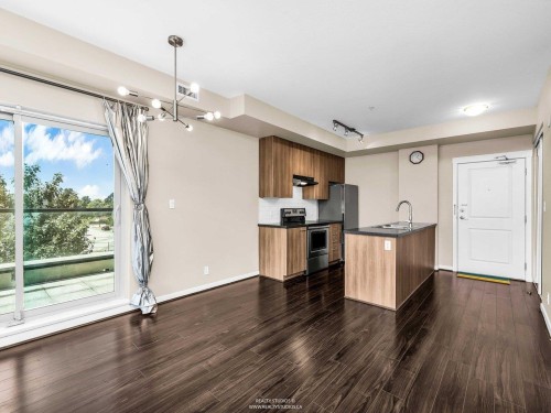 392-4133 Stolberg Street, Richmond, BC - Indoor Photo Showing Kitchen