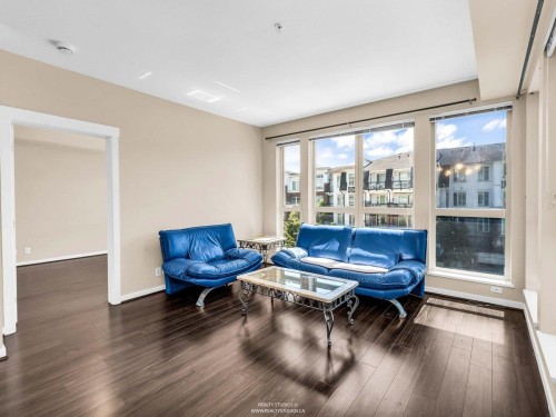 392-4133 Stolberg Street, Richmond, BC - Indoor Photo Showing Living Room