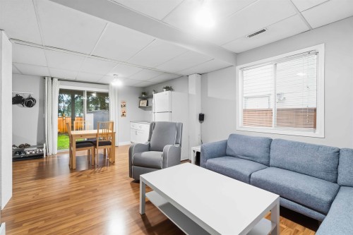1760 Pekrul Place, Port Coquitlam, BC - Indoor Photo Showing Living Room