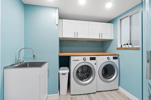1760 Pekrul Place, Port Coquitlam, BC - Indoor Photo Showing Laundry Room