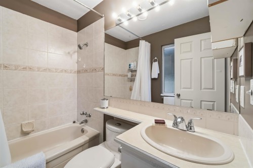 1760 Pekrul Place, Port Coquitlam, BC - Indoor Photo Showing Bathroom