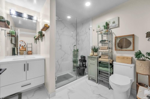 225-12109 223 Street, Maple Ridge, BC - Indoor Photo Showing Bathroom
