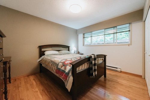 6950 Porpoise Drive, Sechelt, BC - Indoor Photo Showing Bedroom