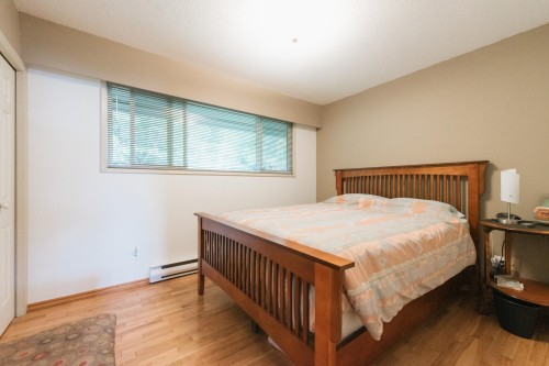 6950 Porpoise Drive, Sechelt, BC - Indoor Photo Showing Bedroom