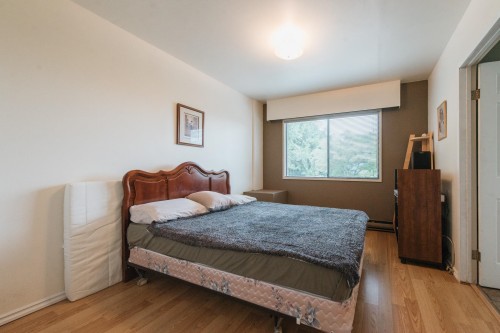 6950 Porpoise Drive, Sechelt, BC - Indoor Photo Showing Bedroom