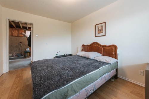 6950 Porpoise Drive, Sechelt, BC - Indoor Photo Showing Bedroom