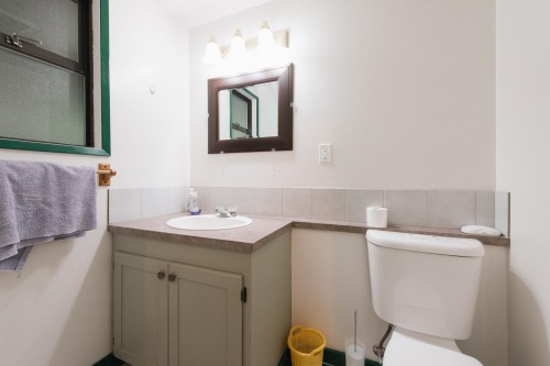6950 Porpoise Drive, Sechelt, BC - Indoor Photo Showing Bathroom